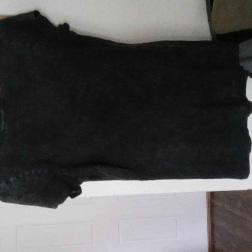 Basic graphic Tee - Picture 2 of 2